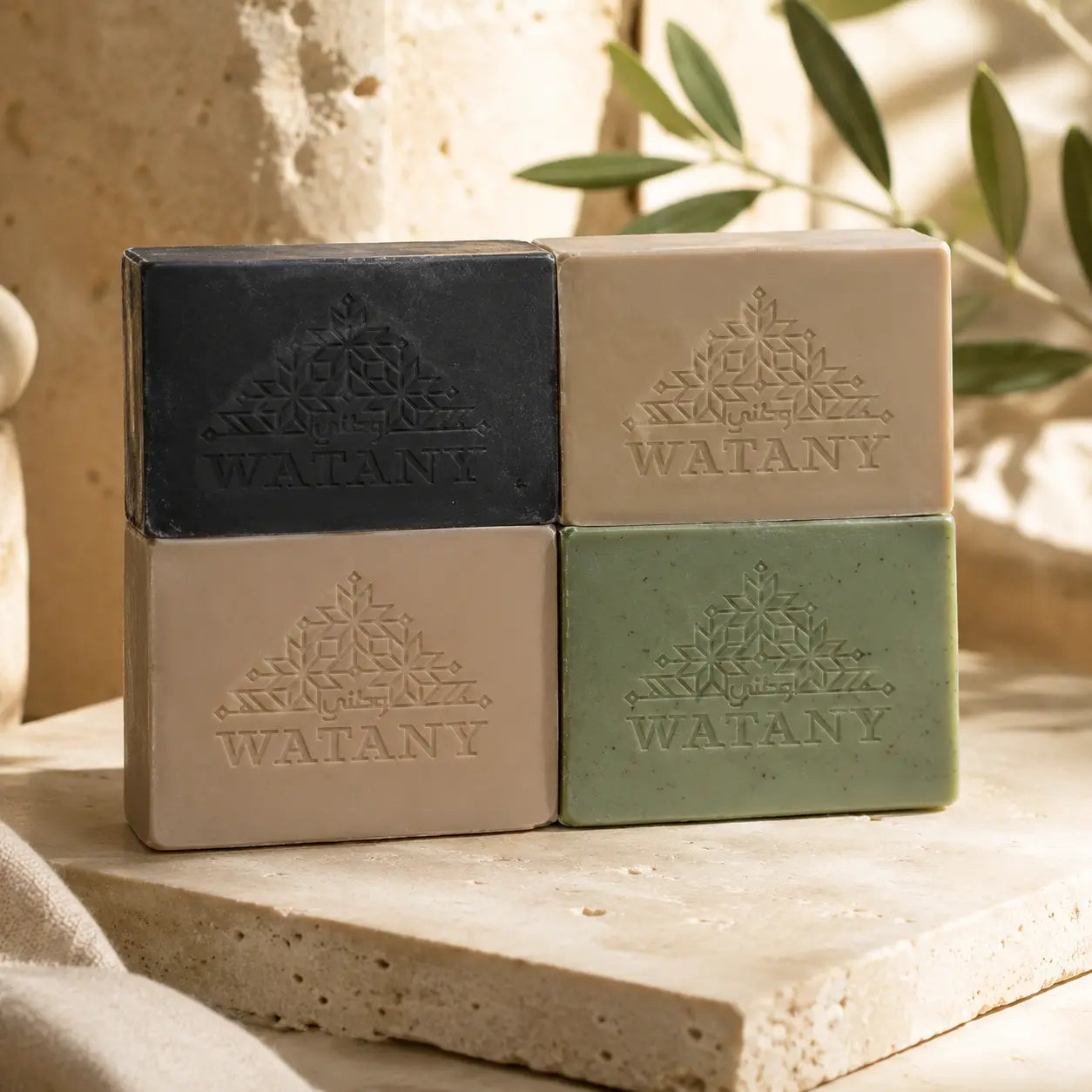 Savon Palestinien à l'huile d'olive et aux herbes – Savon de Castille artisanal et parfumé, Savon de Naplouse et Gel douche de Palestine